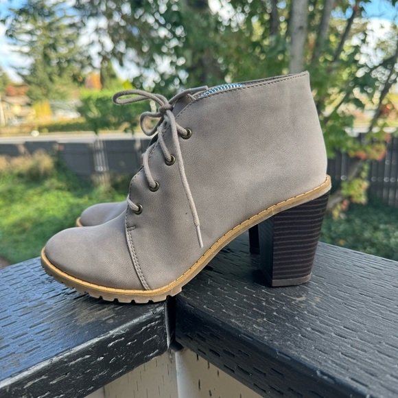 Restricted Women’s Gray Taupe Lace Up Heeled Booties‎ Size 6.5 - Picture 5 of 10